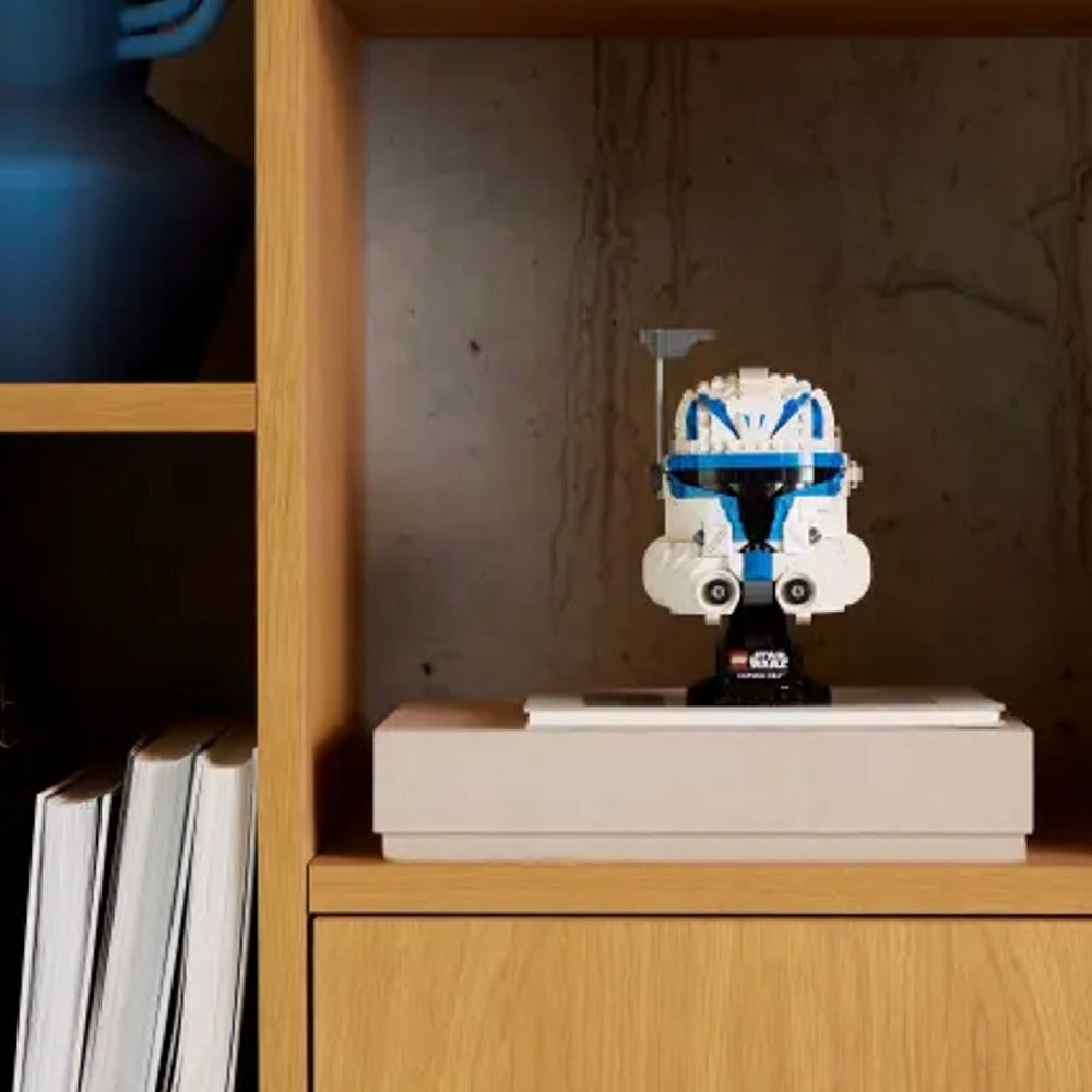 Casco del Capitán Rex