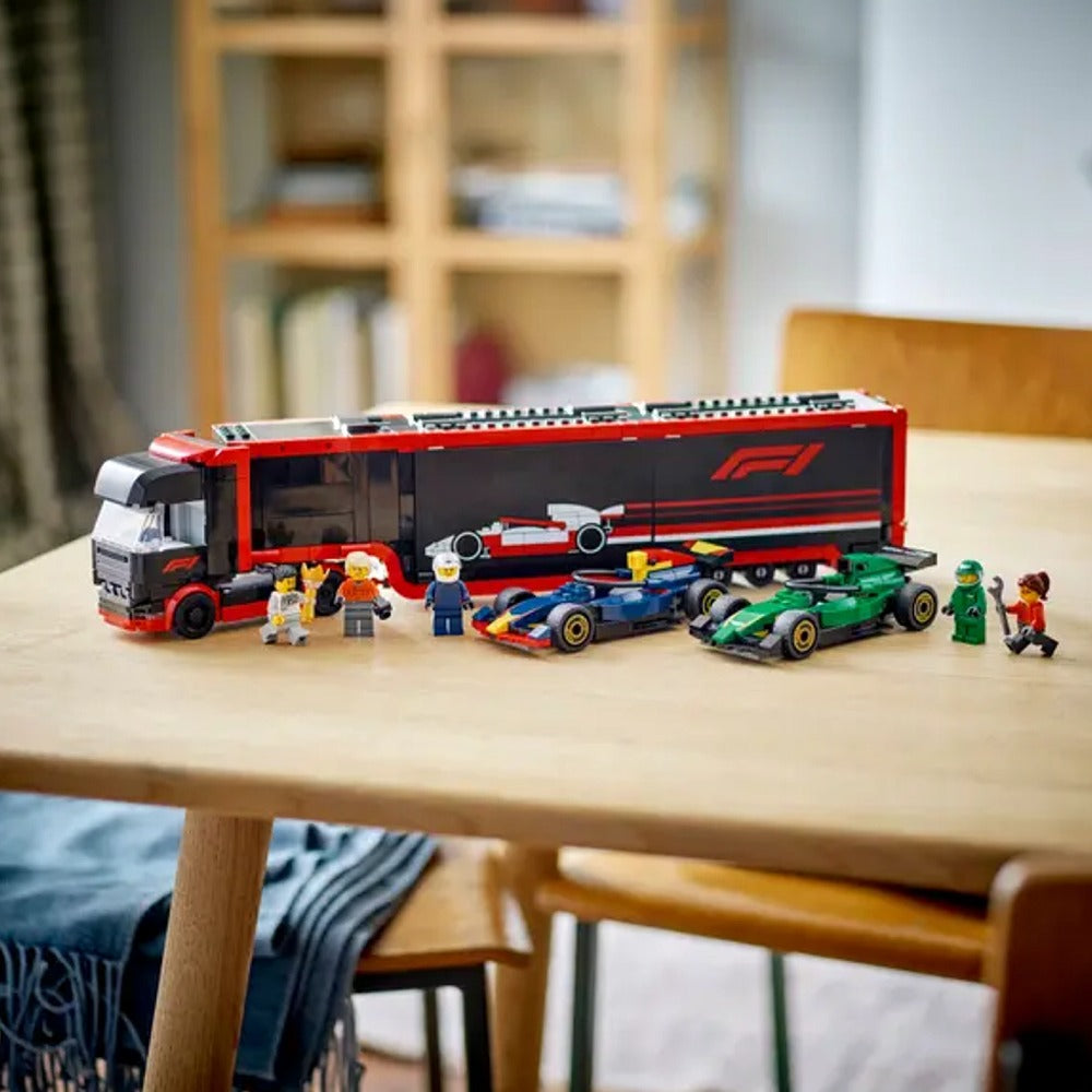 Camión de F1® con Coches de F1® RB20 y AMR24