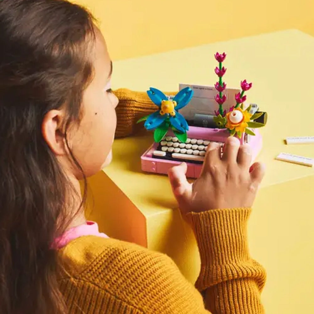 Máquina de Escribir con Flores