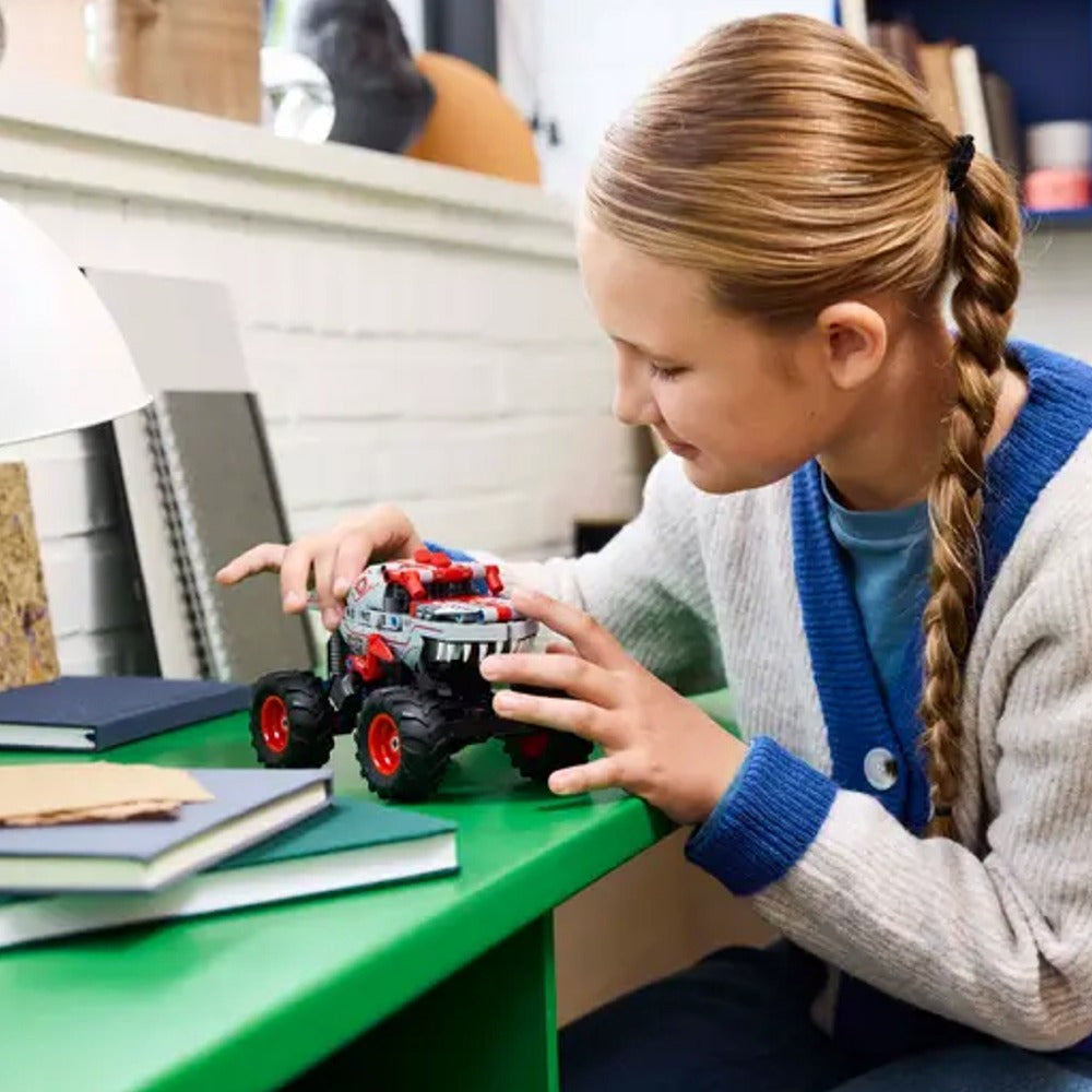 Monster Jam™ ThunderROARus™ con Motor de Carga Manual